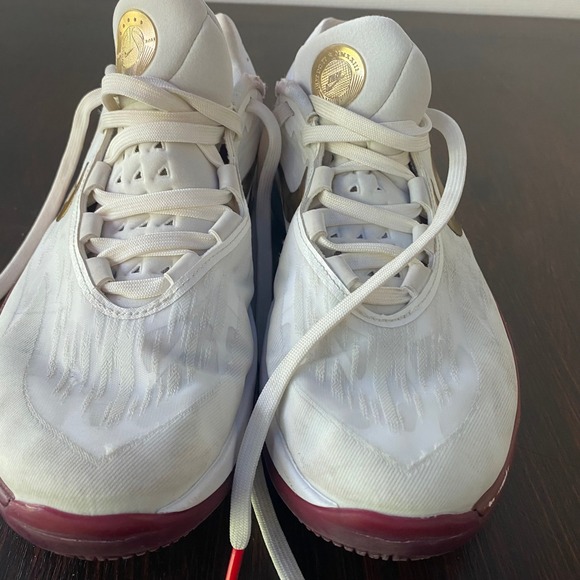 12.5‎ Nike Zoom GT Cut 2 "Sisterhood" White Gold Maroon Basketball Preowned FLAW - Picture 4 of 10